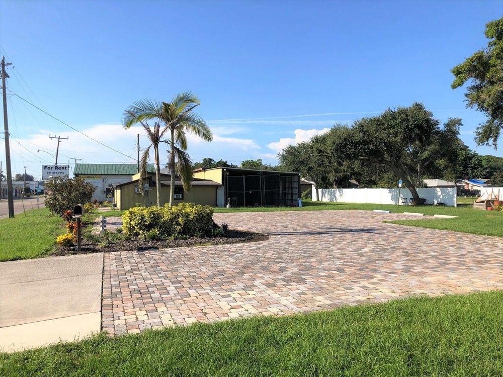 Seller Financing w/ Ample Land and Stand Along Building: 2228 9th St W, Bradenton, FL 34205